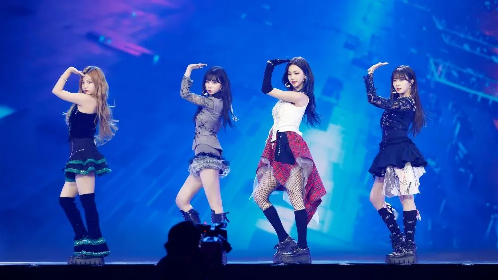 aespa playing live